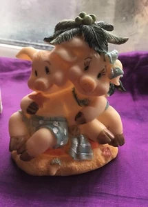 Kensington Giftware Pigs On Holiday Resin Figure - Picture 1 of 3