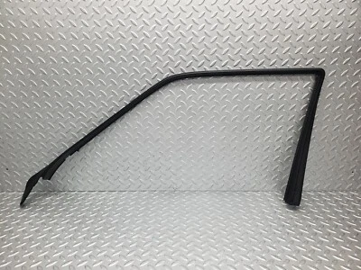 ⚙46250⚙ Mercedes-Benz W124 280E acabamento da moldura da janela da porta dianteira direita 1247250271 - Imagem 1 de 4