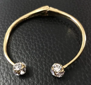Brazalete Kate Spade Time To Shine abierto con bisagras dorado $79 - Imagen 1 de 3
