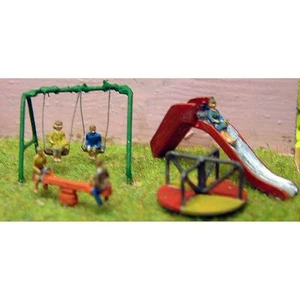 Parque infantil y figuras escala N Langley A82 - Imagen 1 de 3