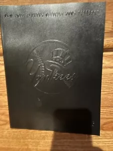 2005 NEW YORK YANKEES OFFIZIELLES BASEBALL-JAHRBUCH BRANDNEU! NIE GEÖFFNET WORDEN!! - Bild 1 von 6
