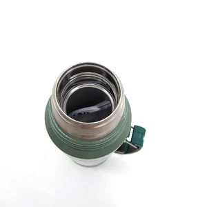Stanley Trinkflasche Outdoor Ausruestung Classic Legendary Hammertone Gruen Isol - Bild 1 von 5