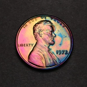 1972-P Toned Lincoln Memorial Cent Penny with Rainbow Toning (8-27) - Bild 1 von 2