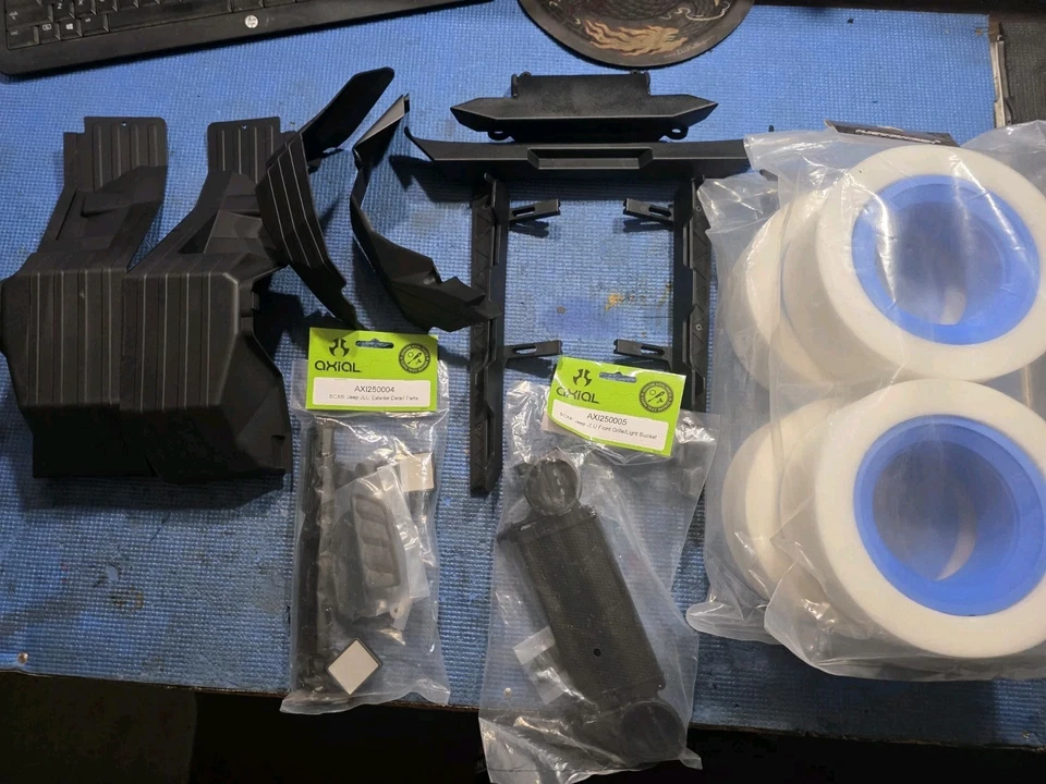 Lote de piezas Axial SCX 6 JEEP JLU deslizadores parachoques guardabarros parrilla insertos de espuma CRC  Foto 1 de 4