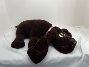 "Juguete de 17"" vintage de perro de peluche Pound Puppies de los años 80 marrón oscuro con logotipo de corazón PP" - Imagen 1 de 9