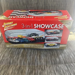 Johnny Lightning 3 in 1 Showcase Pro Collector Series nuovo con scatola 1/24 1/43 1/64 - Foto 1 di 2