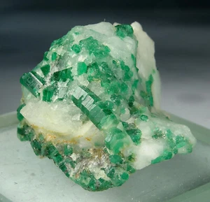 118 CARATS SWAT GREEN NATURAL EMERALD & CALCITE MINERAL FROM PAKISTAN,(JP-123).. - Picture 1 of 21
