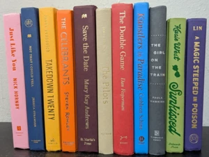 Regenbogen Farbtöne 11 Lot Regal Dekor Bücher Hardcover Farbe Requisite Set Display - Bild 1 von 4
