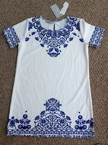 Bonito Vestido Elite 99 Blanco y Azul Eléctrico Talla Pequeña Nuevo con Etiquetas Estampado Étnico 39" - Imagen 1 de 3