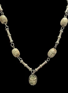Einzigartige Vintage Skarabäus Halskette mit geschnitztem Stein - Bild 1 von 9