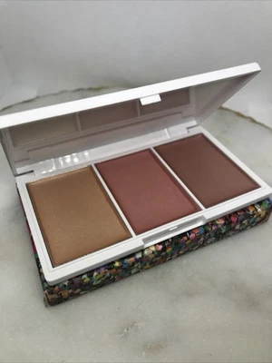 Avon Illuminate the Holidays Highlighter Palette 15g - Bild 1 von 4