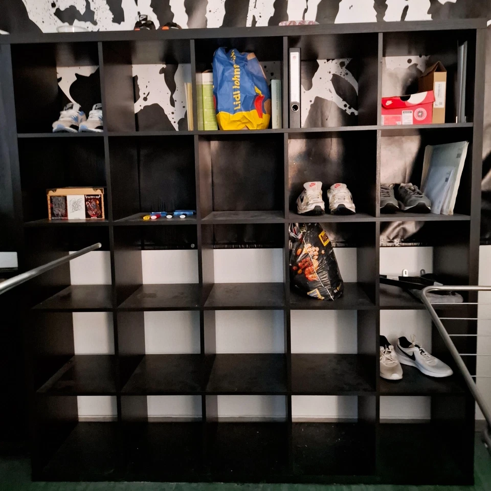 Kallax Regal Ikea Groß 25 Fächer Farbe Schwarz - Nur Abholung - Bild 1 von 1