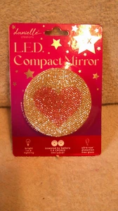 Danielle Creations Large LED Compact Heart Bling Mirror 5X New 3.5" x 3.75" - Picture 1 of 2