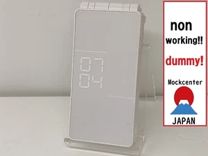 【Factice !】 Fujitsu F704i (couleur blanc) docomo-japon téléphone portable qui ne fonctionne pas - Photo 1 sur 3