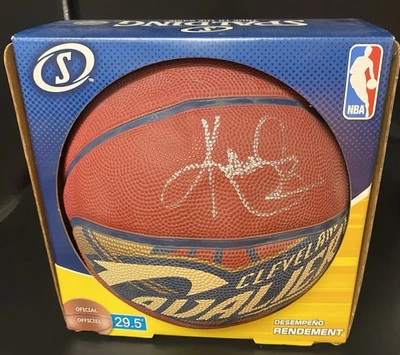 KYRIE IRVING AUTOGRAFIADO CLEVELAND CAVALIERS BALONCESTO SPALDING 29.5" Foto 1 de 2
