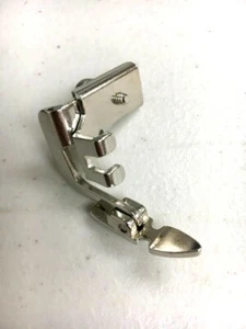 Low Shank Adjustable Hinged Zipper Foot - Picture 1 of 4