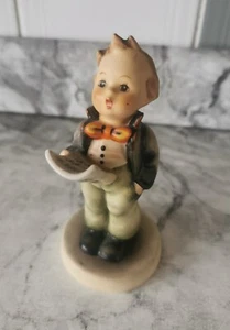 Vintage Goebel Hummel Figurine - Soloist - Little Boy Singing - (135) - Picture 1 of 10