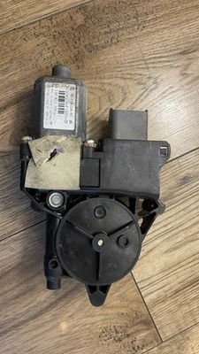 PEUGEOT 308CC 09-14 driver SIDE FRONT OSF WINDOW MOTOR REGULATOR 9681903480 - Image 1 of 2