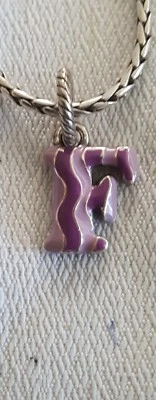 Brighton retirado ABC inicial F lila púrpura esmalte encanto B573 Foto 1 de 2