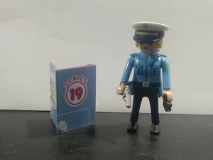 PLAYMOBIL SERIE 19 CHICAS - MUJER POLICIA - Picture 1 of 1