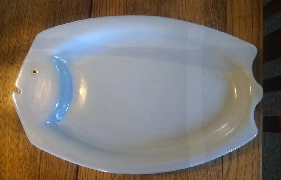 Plato grande para servir pescado azul claro Foto 1 de 4