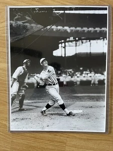 MEL OTT AUTHENTIC PHOTO 11x14 FROM THE SPORTING NEWS COLLECTION NY GIANTS HOF - Picture 1 of 3