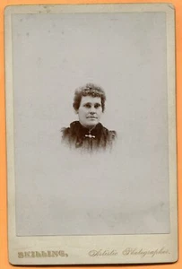 Des Moines, IA, Portrait of a Young Woman, by Skilling, circa 1890s - Picture 1 of 2