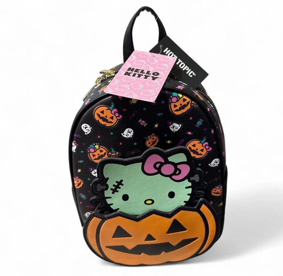 Mini mochila Her Universe Hello Kitty Zombie Pumpkin Brilla en la oscuridad Foto 1 de 1