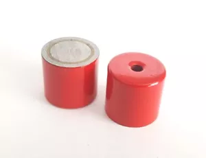 D1.06" x 0.99" thick with M6 threaded hole, Alnico Pot Magnet, Red Painted - Foto 1 di 1