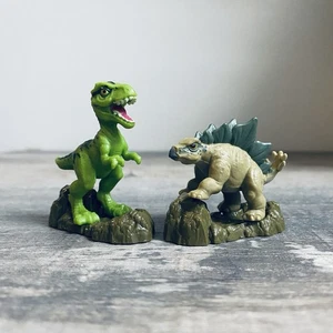 Topper per torte Jurassic World Dominion, Micro Stegosaurus e Tyrannosaurus - Foto 1 di 7
