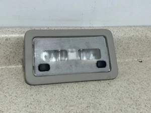 07-2013 Chevrolet SILVERAD SIERRA Dome Light READING LAMP FOR 2ND ROW GRAY OEM - Foto 1 di 4