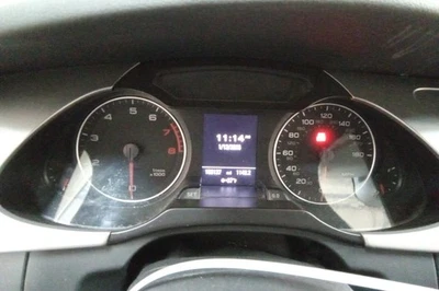 Grupo de medidores de velocímetro A4 OE 2010 106 k millas Audi Foto 1 de 4