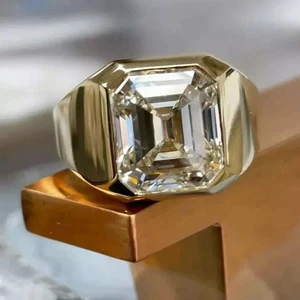 Anillo de compromiso de diamantes creados en laboratorio de corte Asscher de 6 quilates enchapado en oro amarillo de 14 k para hombre - Imagen 1 de 5