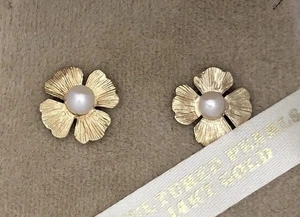 Aretes 3d vintage de oro de 14k con flores de perlas cultivadas nuevos stock antiguo 1,2 gramos - Imagen 1 de 6