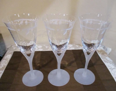 Copa de vino Sasaki con vástago de paloma esmerilada (SAS40), 9" T/14 oz Foto 1 de 4