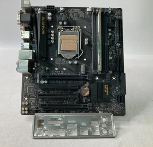 GIGABYTE GA-B250M-DS3H LGA1151 con RAM DDR4 4GB -7a/6a generazione - Foto 1 di 11