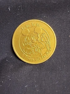 Disney World Disneyland Mickey Mouse Goofy "Pirates Life For Me" Coin Gold Tone - Picture 1 of 2