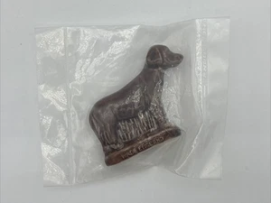 Wade England schokobraun Labrador 2" Figur rote Rose Tee NEU - Bild 1 von 3