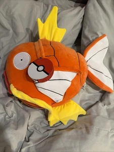 Neu mit Etikett neu Pokémon 17 Zoll Magikarp großes Plüschtier Runde 1 Arcade Spielzeug Fabrikspiel Freak - Bild 1 von 8