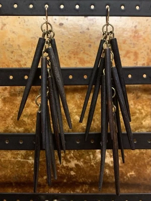 Pendientes eclécticos negros/marrones múltiples púas de madera colgantes con anzuelos 14K GF Foto 1 de 4