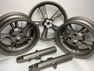 Harley Tri Glide FREEWHEELER Custom Desmo gris mate 2014-23 ruedas intercambio Foto 1 de 4