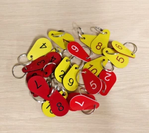 1 Llaveros numerados en forma de gota ideales para clubes, centros de ocio, escuela - Imagen 1 de 42