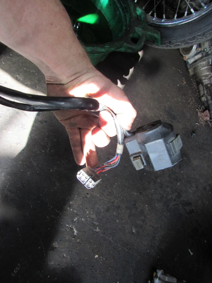 1982 yamaha xz550 vision right switch on off start 82 - Image 1 of 1