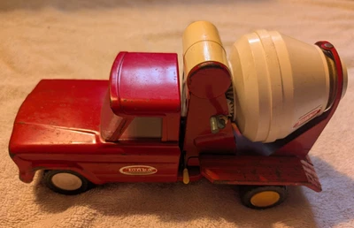 Mezclador de cemento de acero prensado Tonka rojo de 9" de colección de los años 60 con tambor de trabajo Foto 1 de 4