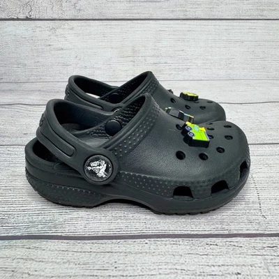 Zuecos clásicos negros Crocs para niños transporte Jibbitz talla niño talla C7 Foto 1 de 4