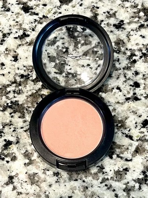 Rubor encuadernador de hechizos MAC Cosmetics Foto 1 de 4