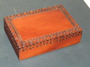 Vintage Hand Carved Wooden Box Hinged Lid Wooden Jewellery Trinket Box 16 x 11cm - Picture 1 of 6