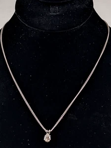 Collar colgante de diamantes de imitación tono plata Avon - Imagen 1 de 7