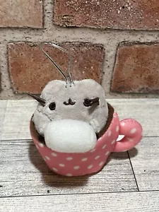Pusheen Marshmallow Tasse Blindbox Serie 2 Ornament Plüsch Stofftier Becher 3 Zoll GUND - Bild 1 von 4