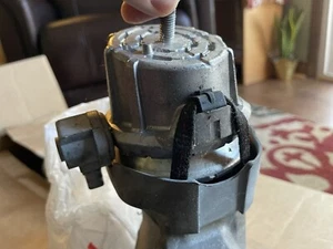 2007 Audi s6 engine Mount 4F0199382BP - Picture 1 of 4